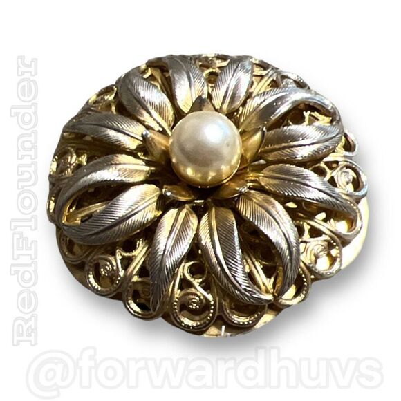 Vintage Gold Tone Scarf Clip with Faux Pear Center - Picture 3 of 6